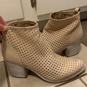 Dolce Vita Booties
